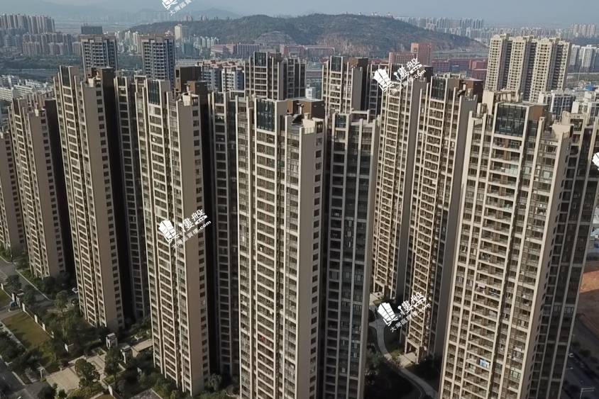 中海左岸岚庭-珠海,首期5万(减)大型屋苑,即买即住,香港银行按揭 (实景航拍)